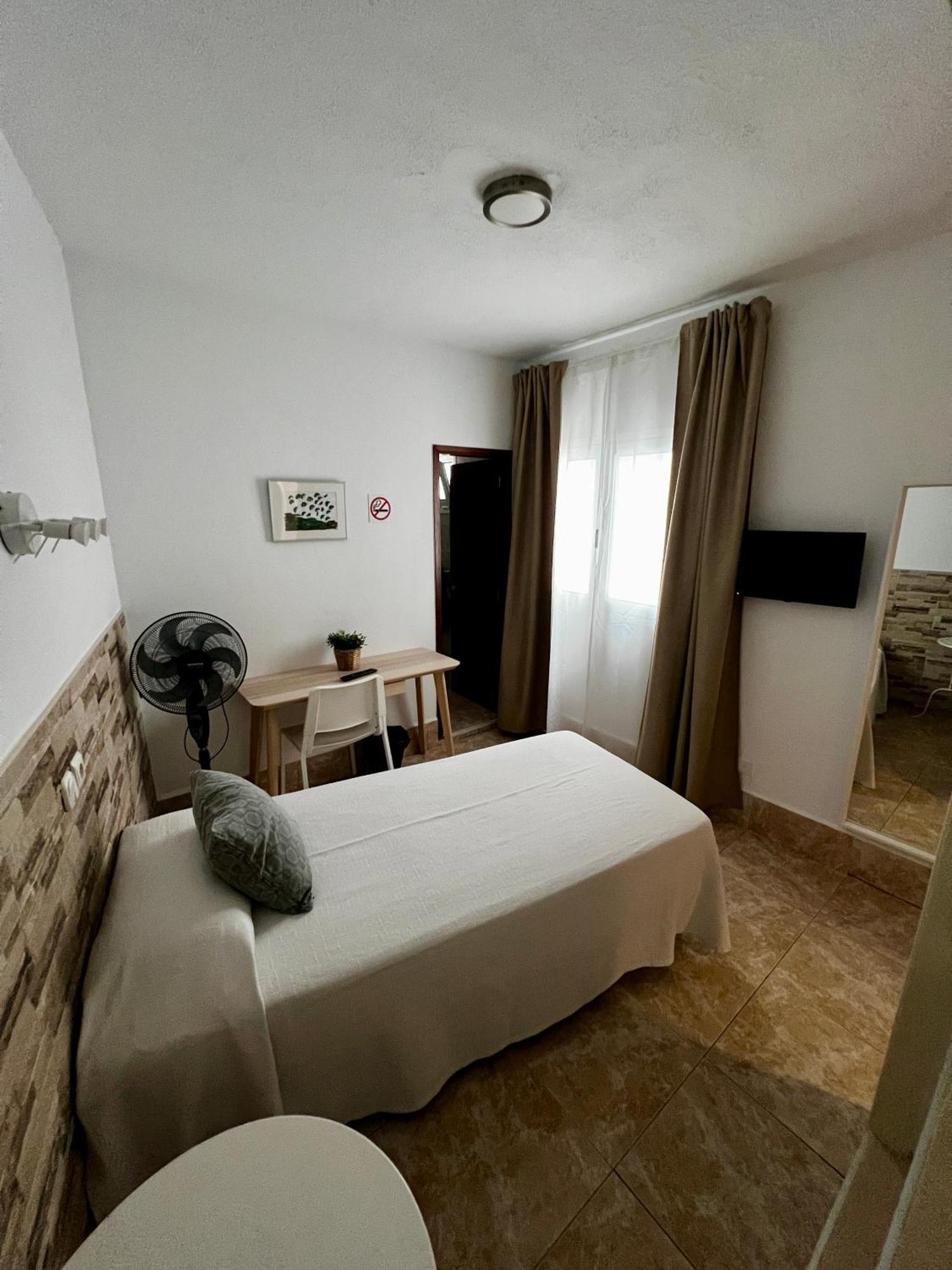 Hostal Residencia Cardona Arrecife  Exterior foto