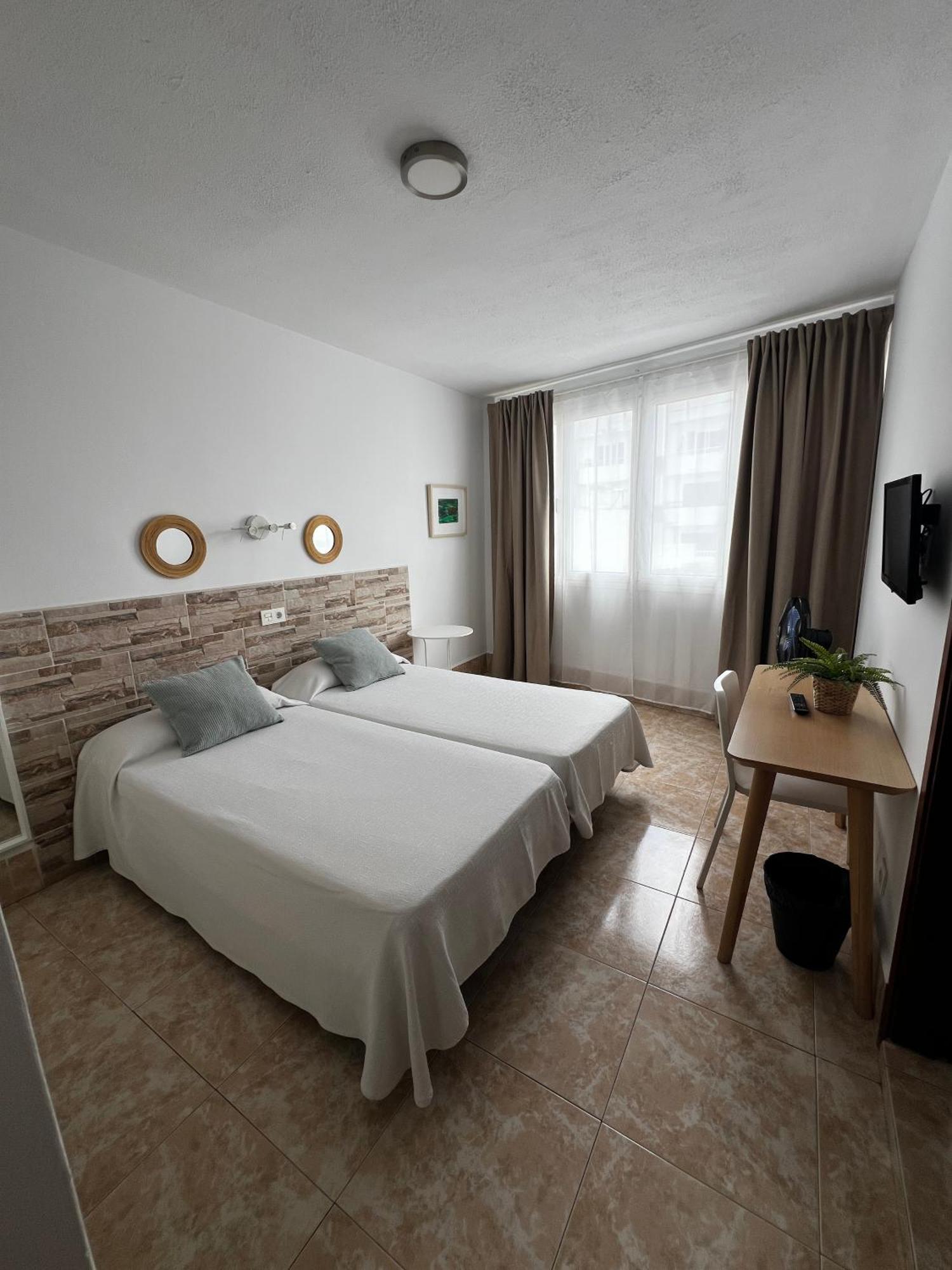 Hostal Residencia Cardona Arrecife  Exterior foto